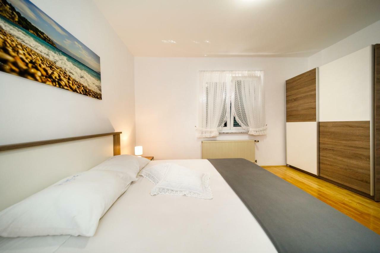 Apartment Anton Krk Town Εξωτερικό φωτογραφία