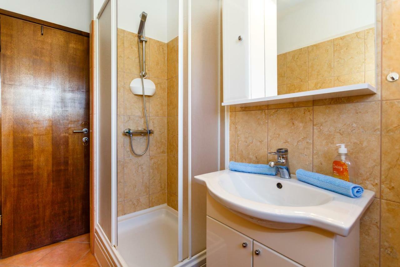Apartment Anton Krk Town Εξωτερικό φωτογραφία