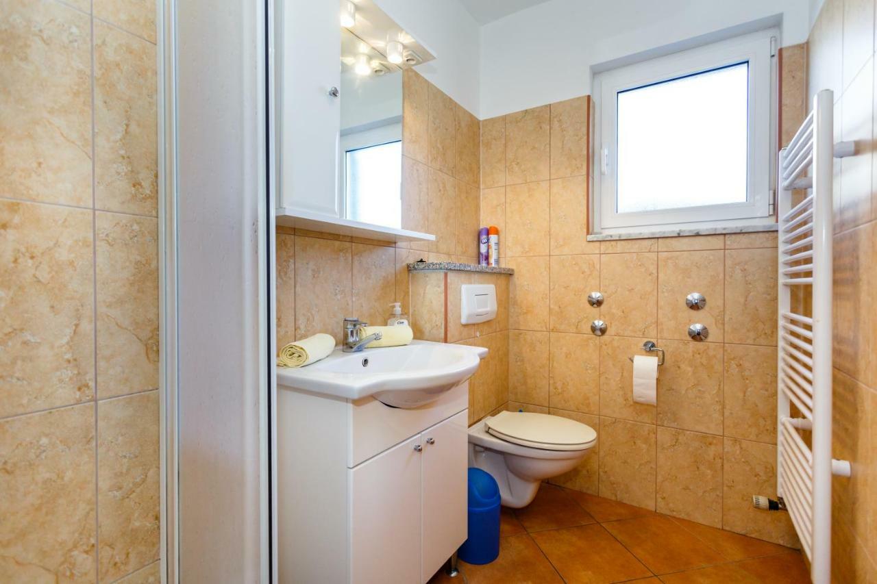 Apartment Anton Krk Town Εξωτερικό φωτογραφία