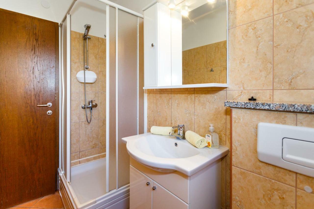 Apartment Anton Krk Town Εξωτερικό φωτογραφία