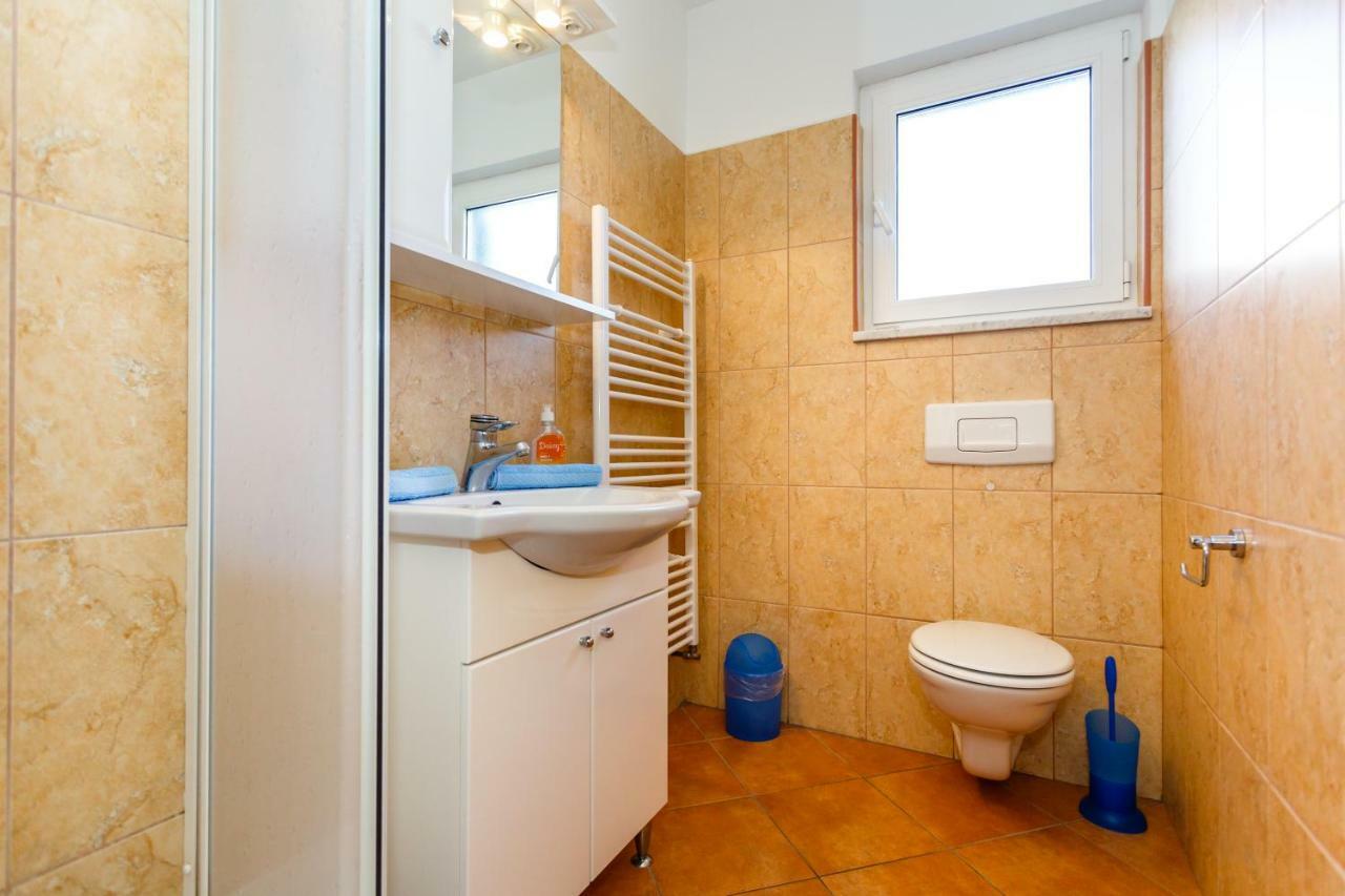 Apartment Anton Krk Town Εξωτερικό φωτογραφία